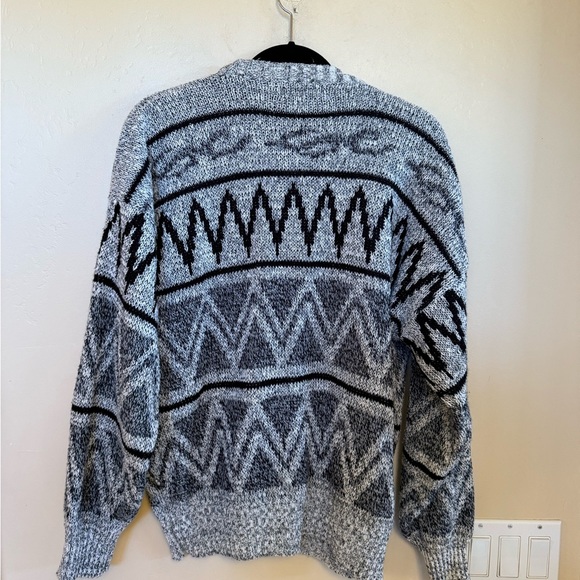 Stylish Black and Gray Patterned Cardigan Sz.L - Picture 3 of 4